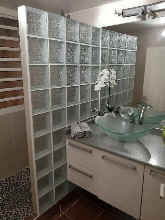 Appartamento Appartement cosy avec jacuzzi à la marina Le Gosier