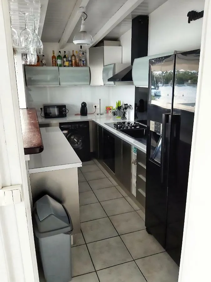 Appartement cosy avec jacuzzi à la marina Le Gosier  0*, Le Gosier (Grande-Terre) Guadalupa